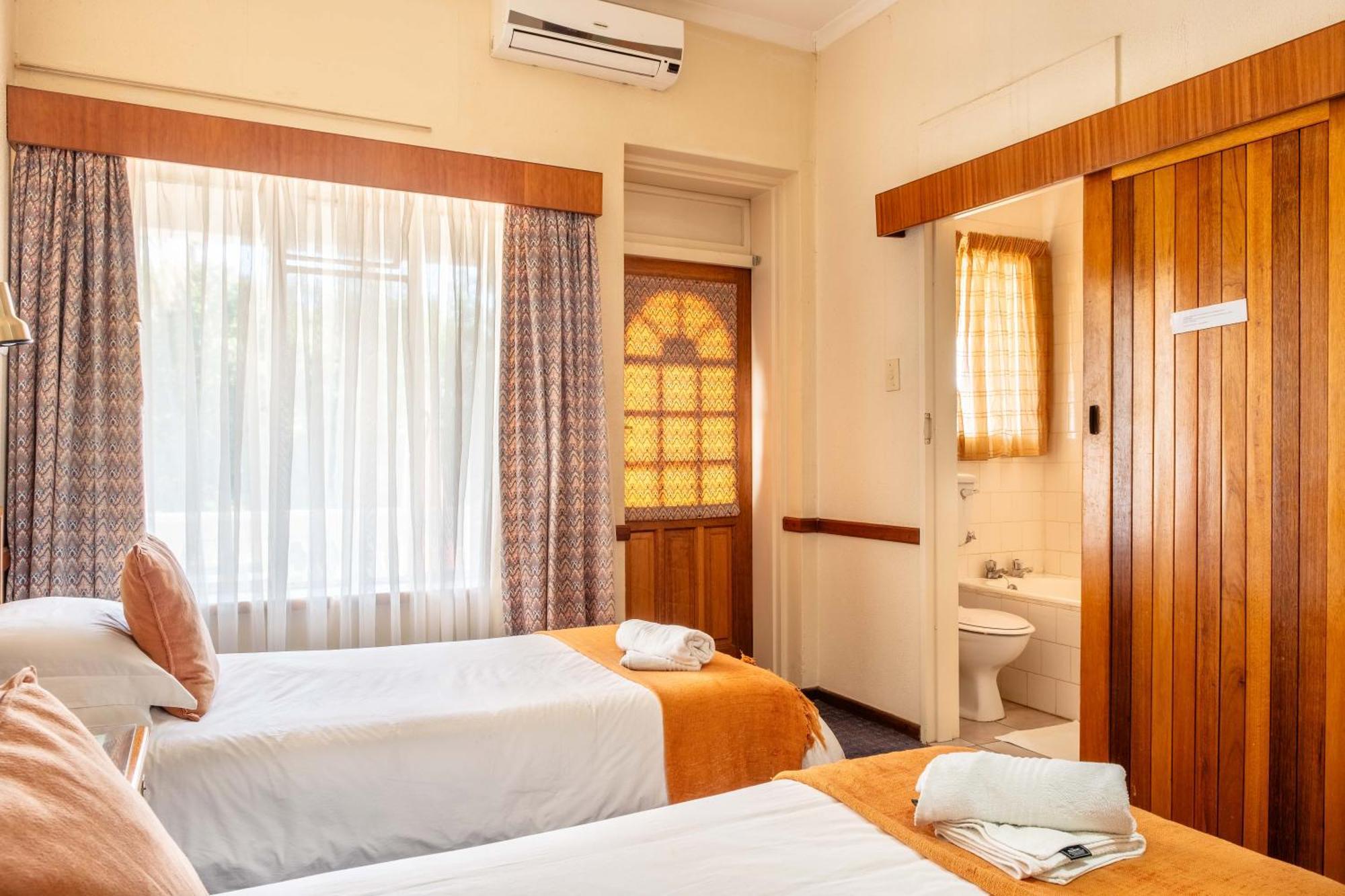 Karoo Country Inn Middelburg  Ngoại thất bức ảnh